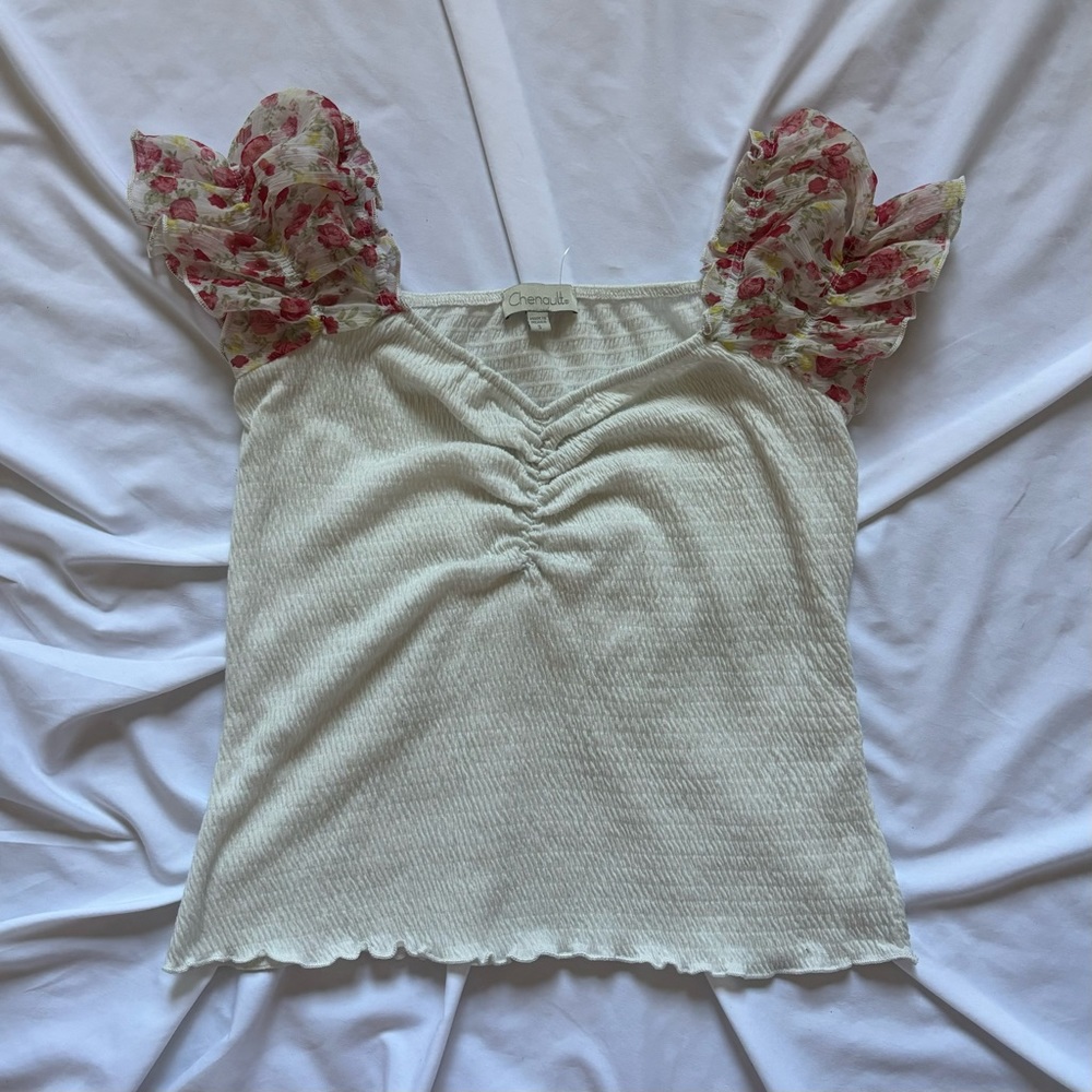 SOLD!! Cheat white floral sleeve babydoll top